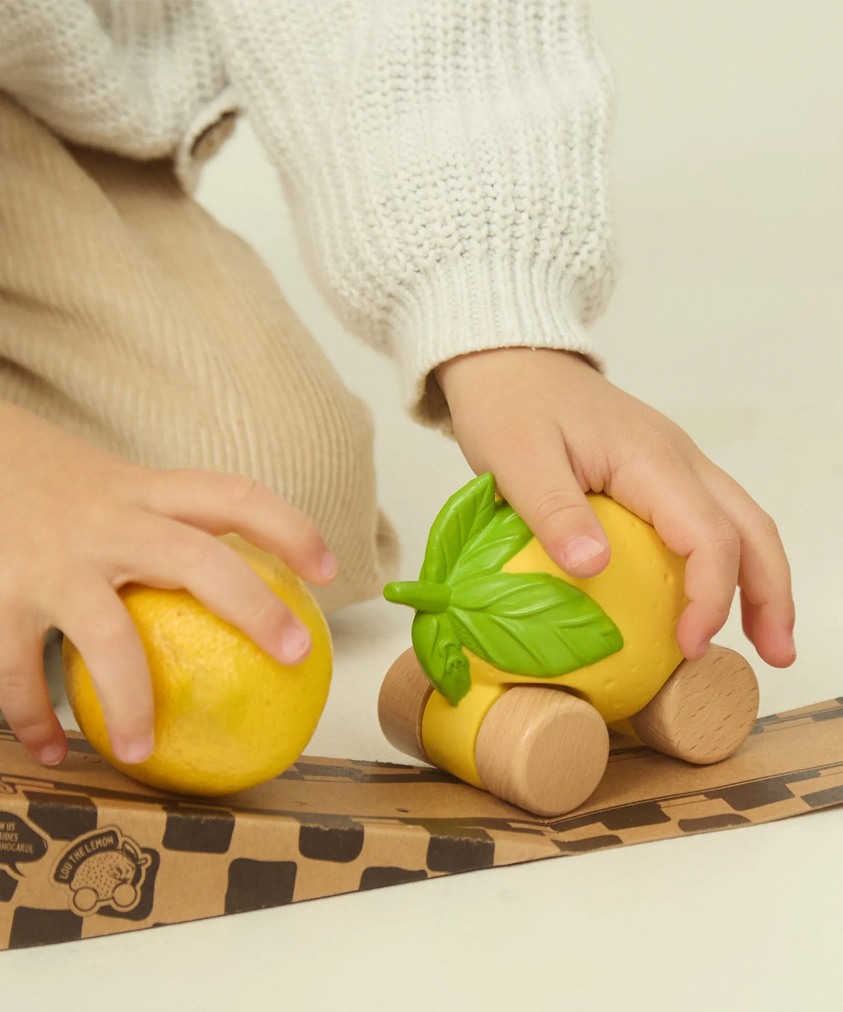 Oli & Carol Lou The Lemon Car