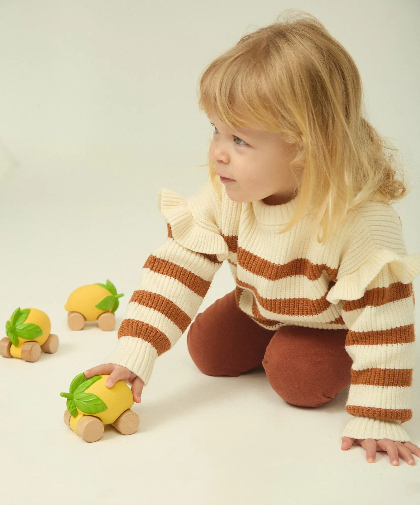 Oli & Carol Lou The Lemon Car