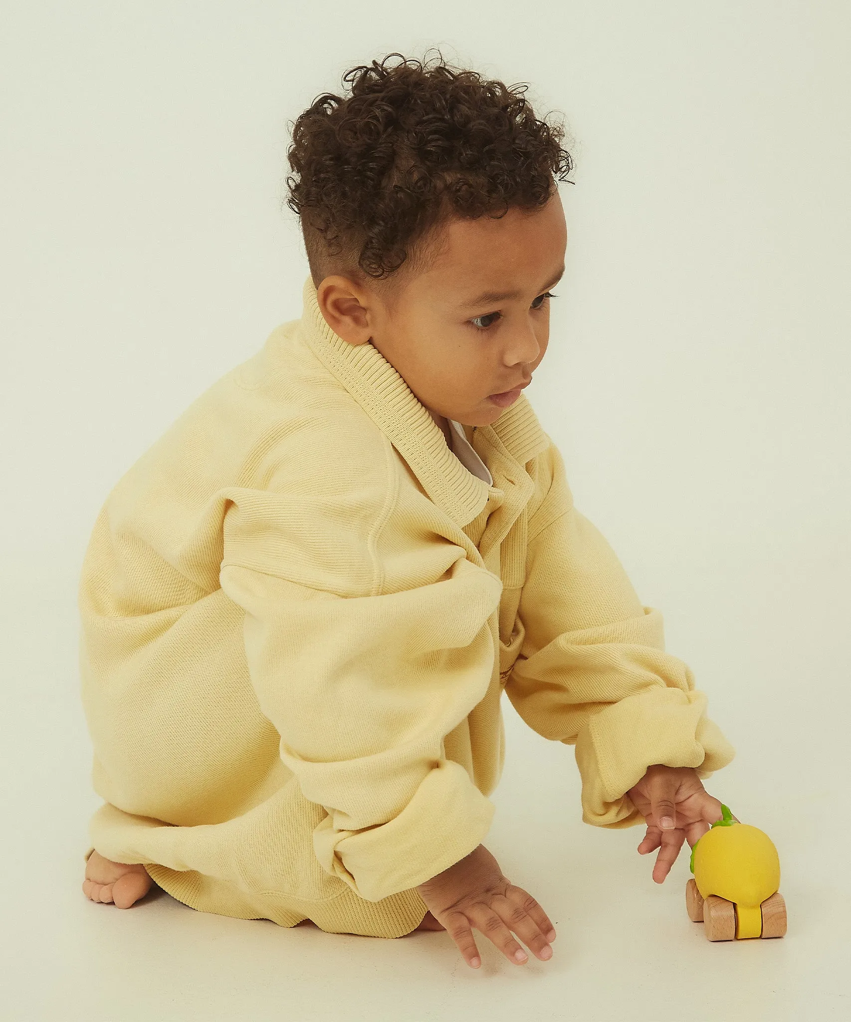 Oli & Carol Lou The Lemon Car