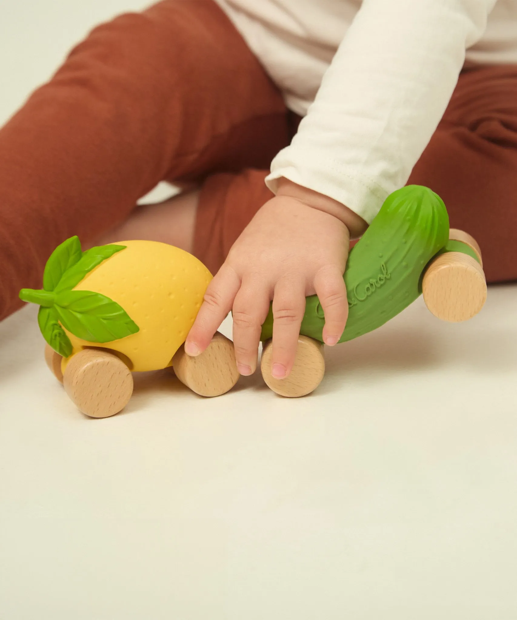 Oli & Carol Lou The Lemon Car